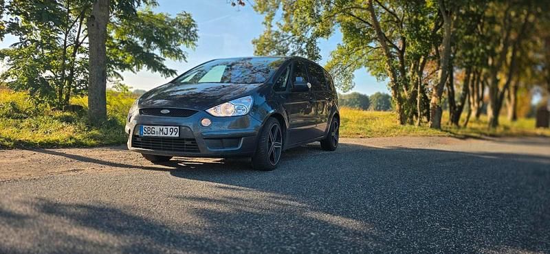 Grau Gebraucht 2008 Ford S-MAX S Van / Kleinbus | 4.250 € (Fairer Preis) - Bild 1/4