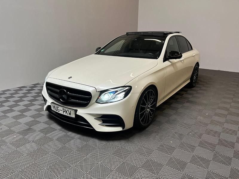 Gebraucht Mercedes E220 AMG 194 PS (142 kW) 2018 Weiß Limousine
