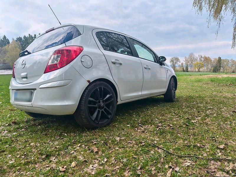 Używany Opel Corsa Edition 90 KM (66 kW) 2010 Biały Hatchback