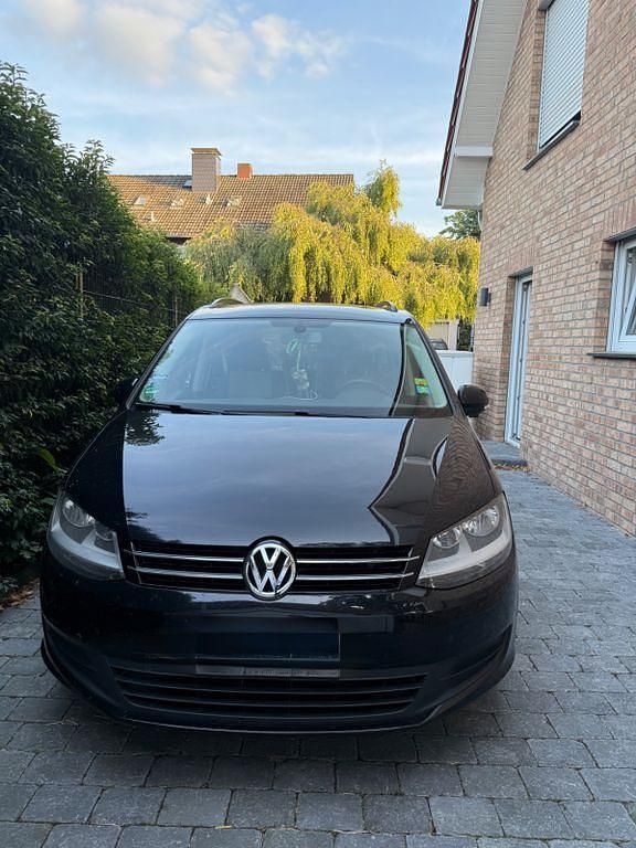 Schwarz Gebraucht 2012 VW Sharan Trendline Van / Kleinbus | 9.200 € (Etwas zu teuer) - Bild 1/4