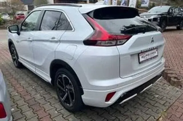 Gebraucht Mitsubishi Eclipse Cross Plus 188 PS (138 kW) 2022 Weiß SUV
