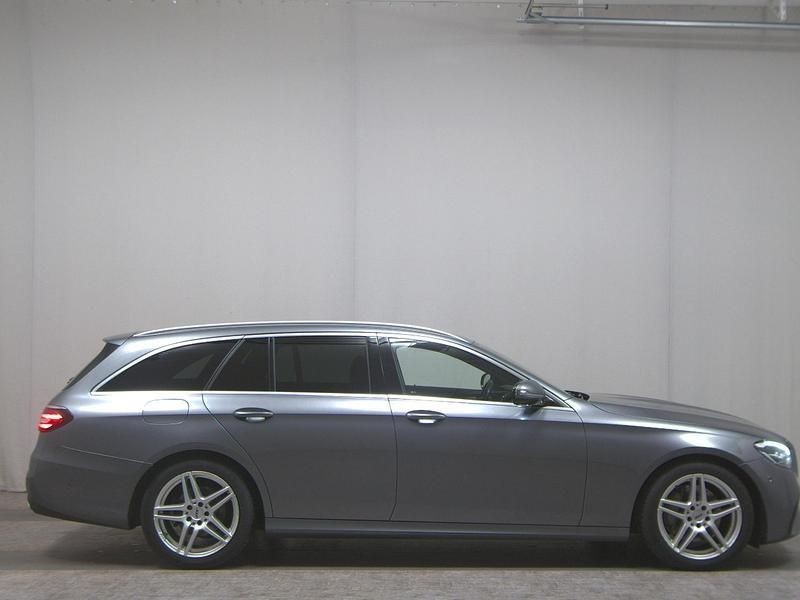 Grau Gebraucht 2021 Mercedes E220 AMG line Kombi | 23.350 € (Guter Preis) - Bild 1/4