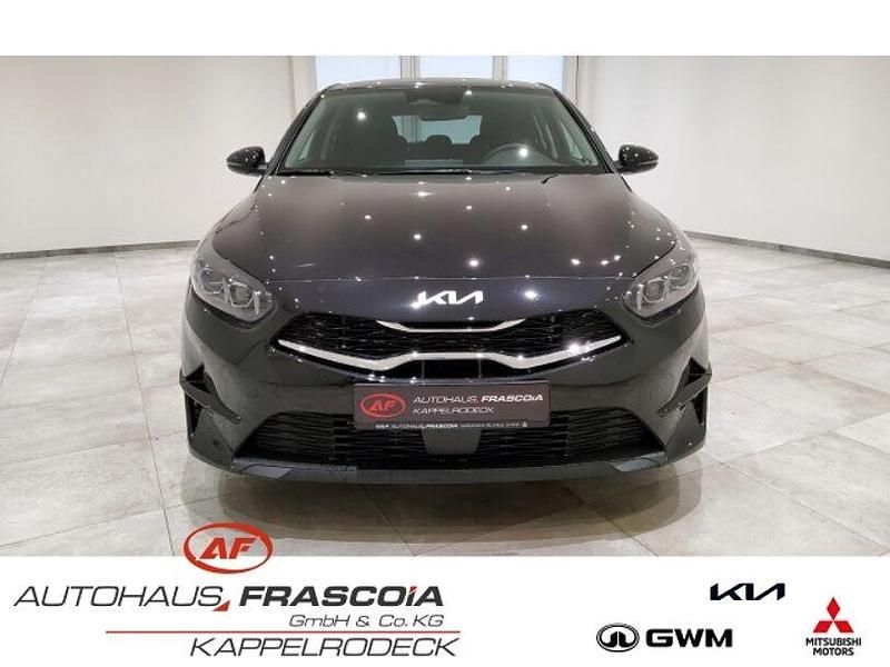 Neu Kia Ceed 140 PS (102 kW) 2026 Schwarz Kleinwagen