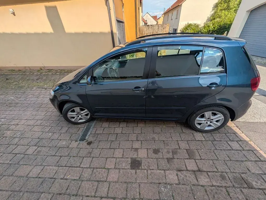 Gebraucht VW Golf Plus Comfortline 122 PS (89 kW) 2010 Blau Van / Kleinbus