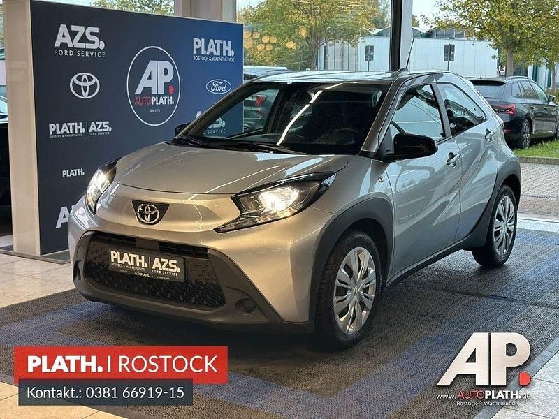 Silber Gebraucht 2022 Toyota Aygo X-play Kleinwagen | 15.990 € (Etwas zu teuer) - Bild 1/4