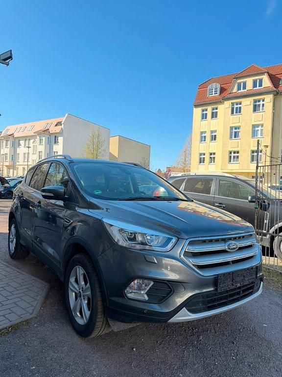Gebraucht Ford Kuga Titanium 150 PS (110 kW) 2017 Grau SUV