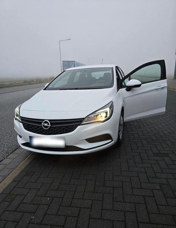 Gebraucht Opel Astra 105 PS (77 kW) 2016 Weiß Limousine