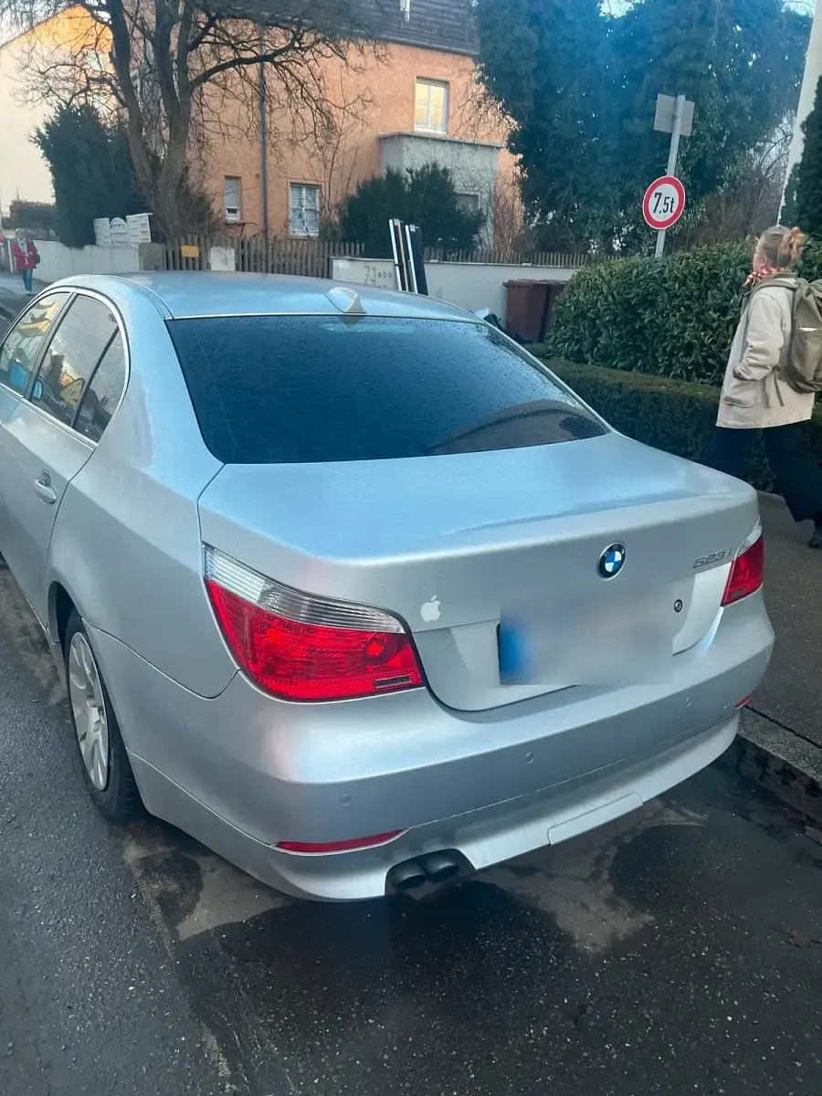 Gebraucht BMW 523 170 PS (125 kW) 2005 Grau Limousine