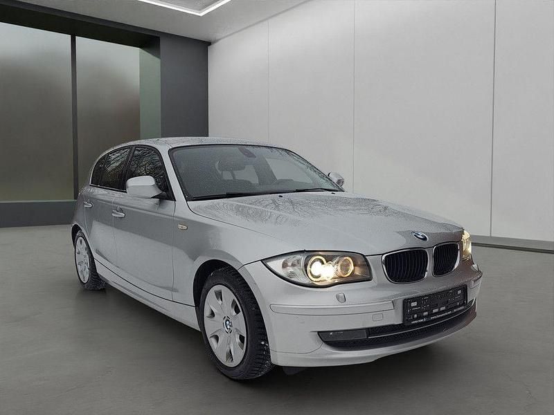 Gebraucht BMW 120 Advantage 177 PS (130 kW) 2011 Silber / titansilber (metallic) Kleinwagen