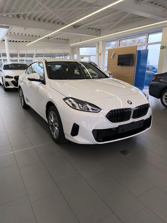 Neu BMW 216 122 PS (89 kW) 2026 Weiß Limousine