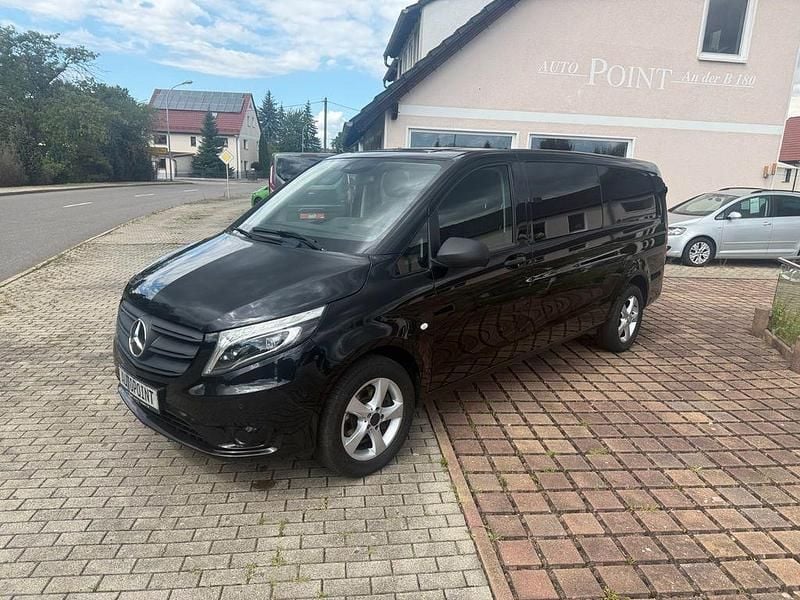 Schwarz Gebraucht 2020 Mercedes Vito Van / Kleinbus | 38.970 € (Teuer) - Bild 1/4