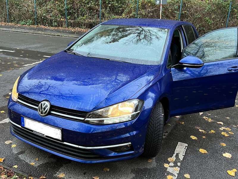 Blau Gebraucht 2018 VW Golf VII Join Limousine | 14.700 € (Guter Preis) - Bild 1/4