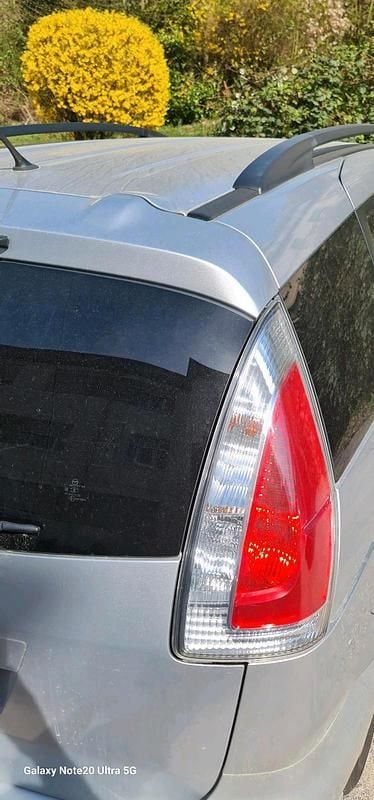 Silber Gebraucht 2009 Mazda 5 Van / Kleinbus | 2.900 € (Guter Preis) - Bild 1/4