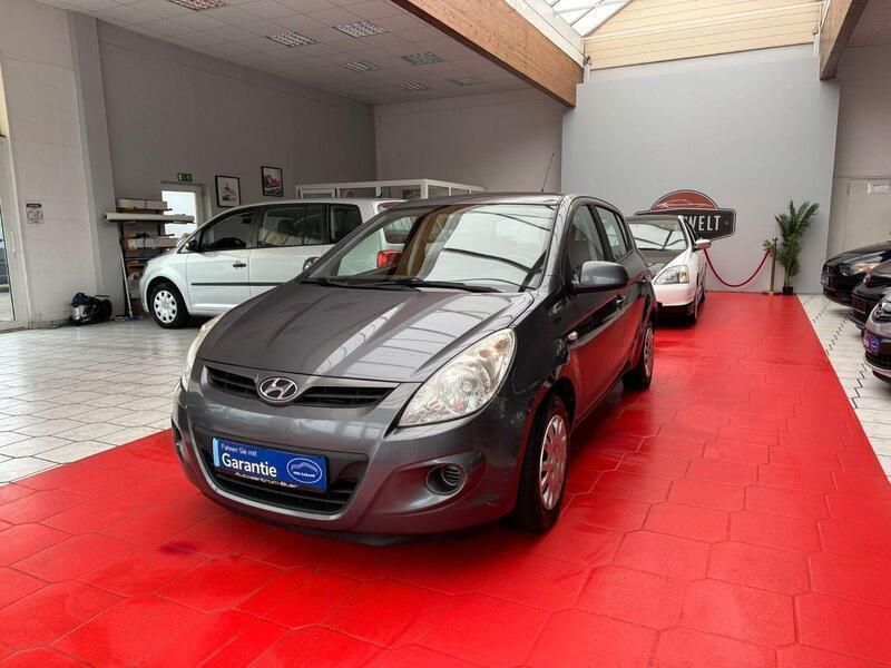 Gebraucht Hyundai i20 Classic 77 PS (56 kW) 2012 Grau Kleinwagen