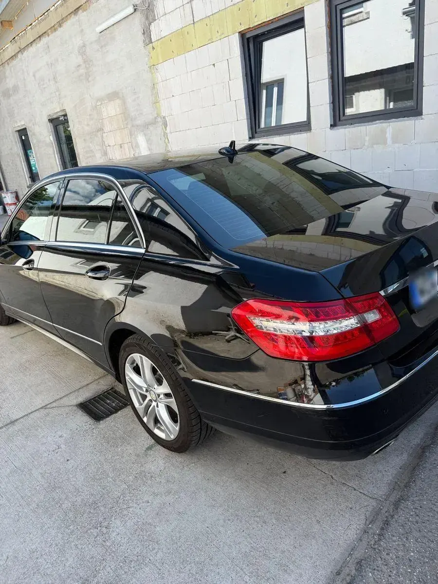 Gebraucht Mercedes E300 Avantgarde 231 PS (169 kW) 2011 Schwarz Limousine