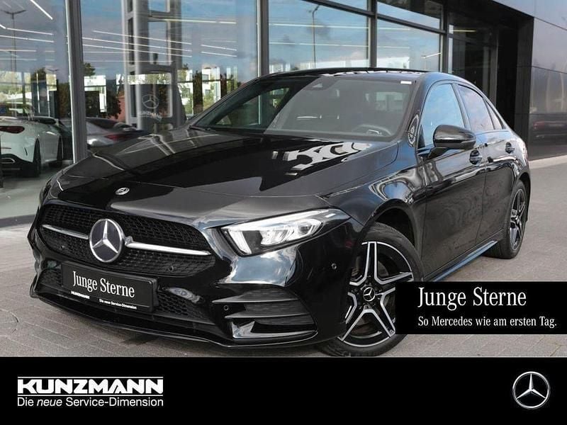 Nachtschwarz Gebraucht 2020 Mercedes A250 AMG Limousine | 23.620 € (Guter Preis) - Bild 1/4