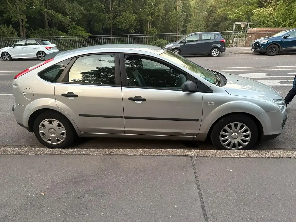 Gebraucht Ford Focus 101 PS (74 kW) 2006 Grau Limousine