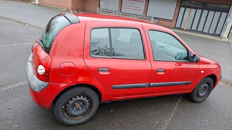 Gebraucht Renault Clio II 58 PS (42 kW) 2003 Rot Limousine