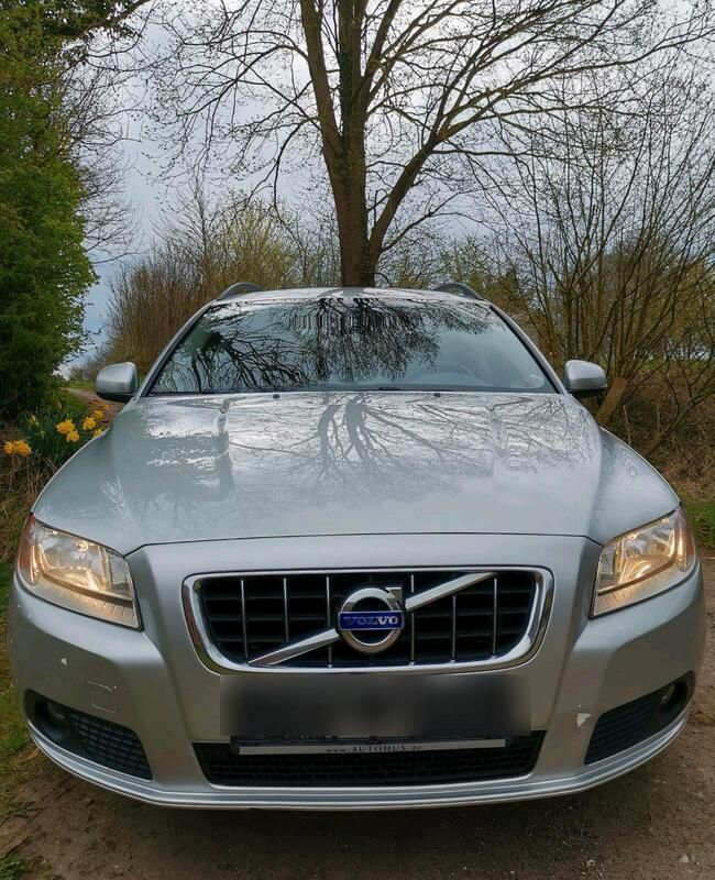 Silber Gebraucht 2012 Volvo V70 Kombi | 4.850 € (Fairer Preis) - Bild 1/4