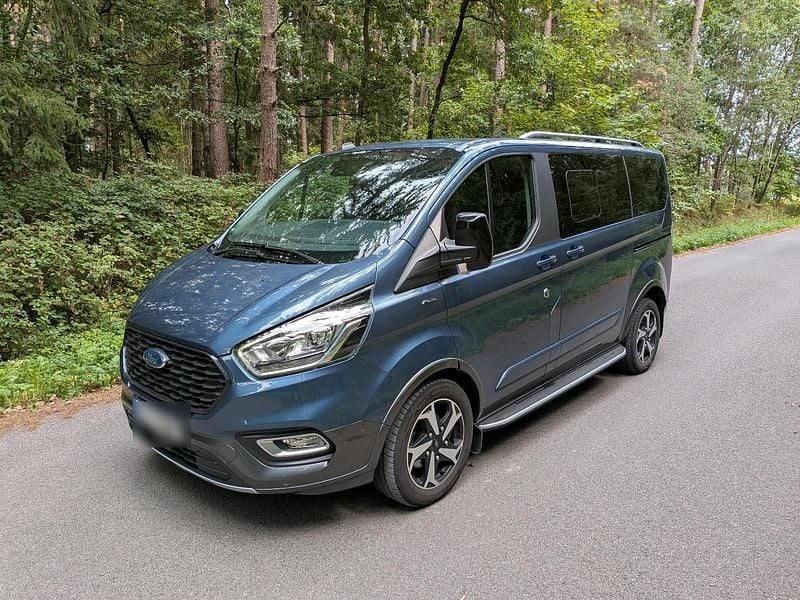 Blau Gebraucht 2023 Ford Tourneo Custom Active Van / Kleinbus | 46.500 € (Etwas zu teuer) - Bild 1/4