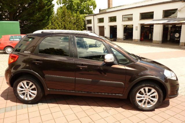 Gebraucht Suzuki SX4 Style 120 PS (88 kW) 2013 Andere farbe metallic Limousine