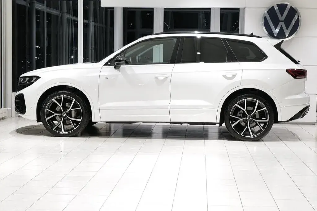 Gebraucht VW Touareg Style 286 PS (210 kW) 2025 Oryxweiß perlmutteffekt SUV