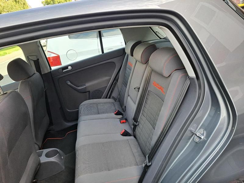 Grau Gebraucht 2006 VW Golf V Kleinwagen | 4.150 € (Fairer Preis) - Bild 1/4