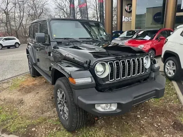 Gebraucht Jeep Wrangler Sahara 272 PS (200 kW) 2025 Black (5ca) SUV