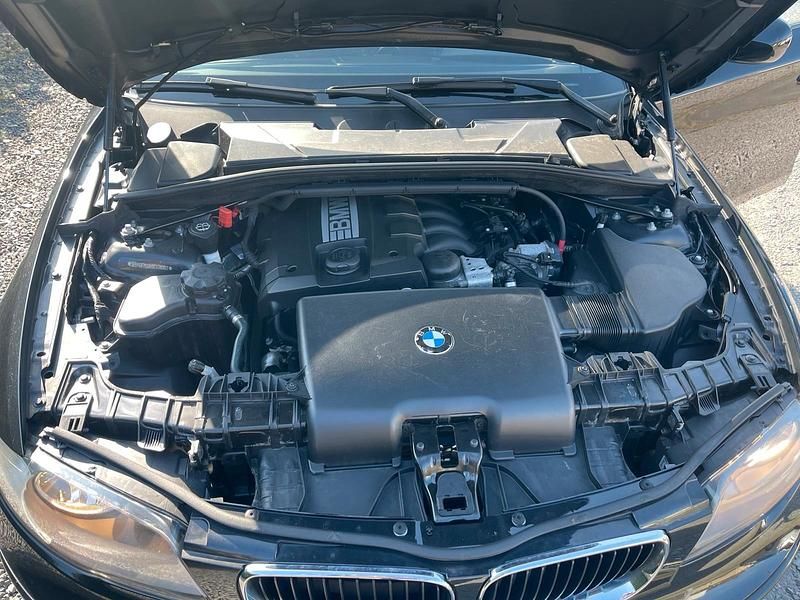 Gebraucht BMW 116 122 PS (89 kW) 2010 Schwarz Kleinwagen