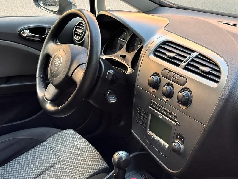 Second-hand Seat Leon 101 CP (74 kW) 2008 Negru Hatchback