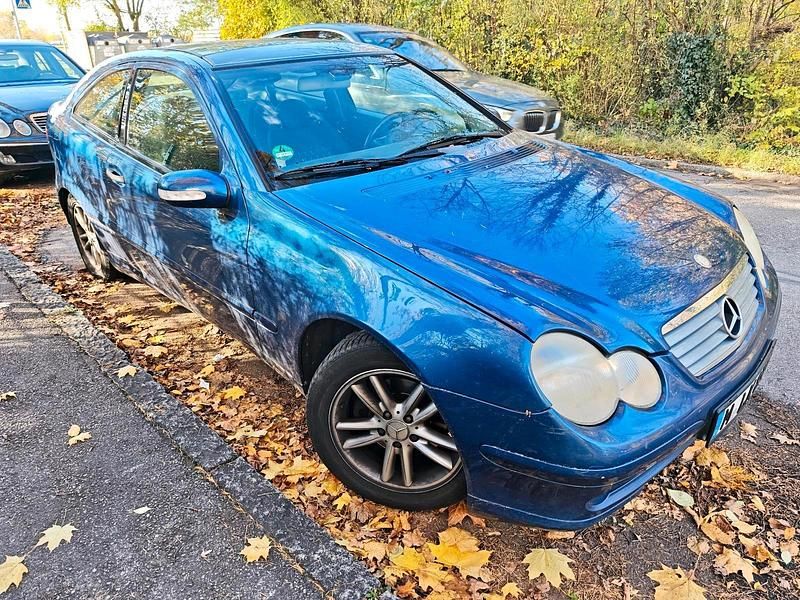 Blau Gebraucht 2002 Mercedes C180 Coupé | 1.599 € (Superpreis) - Bild 1/4