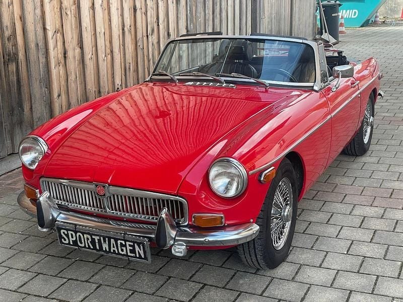 Second-hand MG B 95 CP (69 kW) 1972 Roșu Cabrio