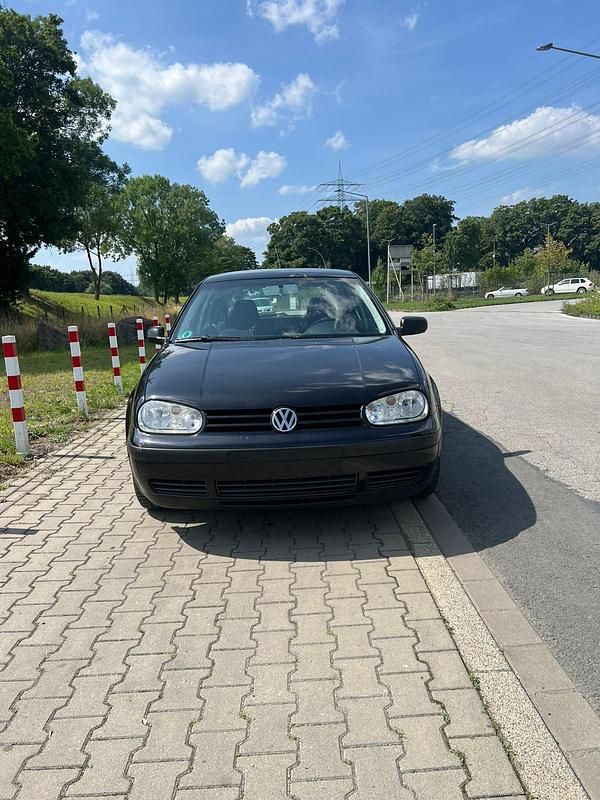 Schwarz Gebraucht 2002 VW Golf IV Kleinwagen | 1.500 € (Fairer Preis) - Bild 1/4