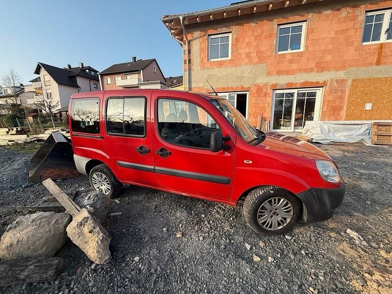Gebraucht Fiat Doblò 77 PS (56 kW) 2009 Rot Van / Kleinbus