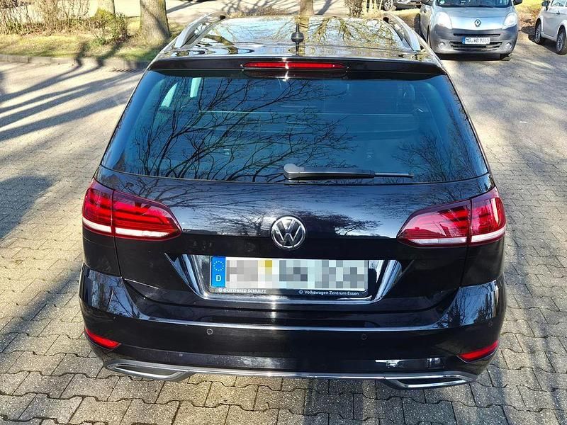 Gebraucht VW Golf VII Highline 150 PS (110 kW) 2020 Schwarz Kombi