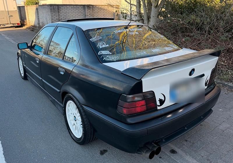Gebraucht BMW 316 102 PS (75 kW) 1994 Schwarz Limousine