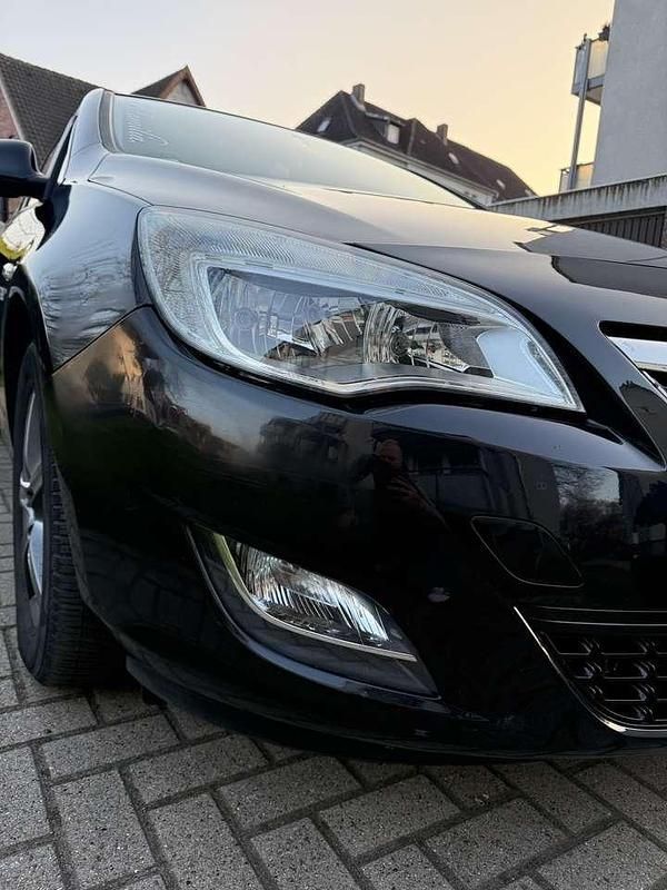Gebraucht Opel Astra Edition 179 PS (131 kW) 2010 Schwarz Limousine