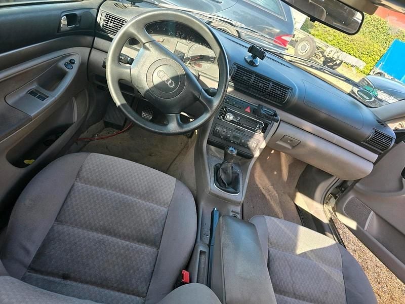 Usata Audi A4 101 CV (74 kW) 2000 Argento Berlina