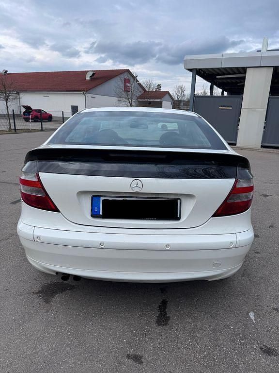 Gebraucht Mercedes C180 143 PS (105 kW) 2006 Weiß Coupé