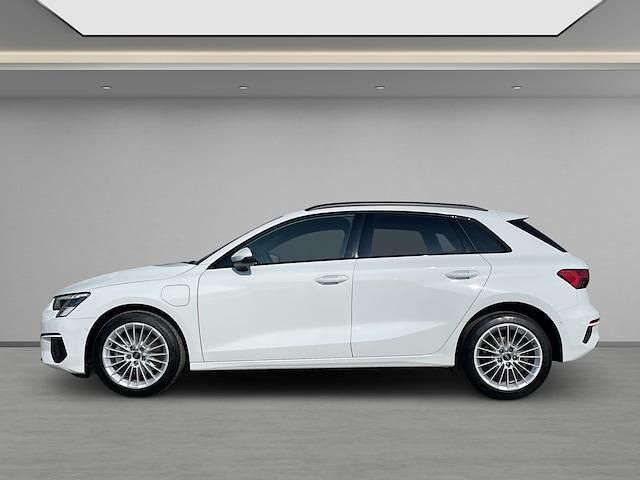 Gebraucht Audi A3 Sportback e-tron Advanced Plus 204 PS (150 kW) 2023 Gletscherweiß metallic Kleinwagen