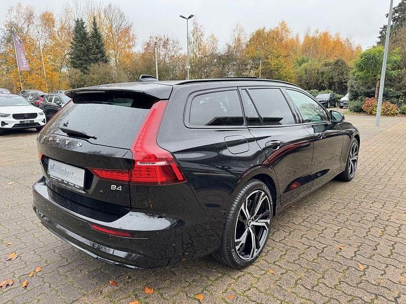 Gebraucht Volvo V60 Plus 197 PS (144 kW) 2025 Schwarz Kombi