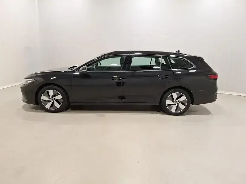 Gebraucht VW Passat 150 PS (110 kW) 2024 Grenadillschwarz metallic Kombi