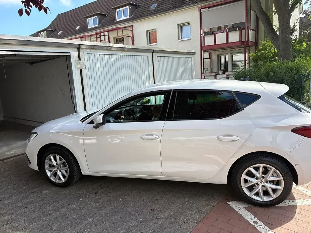Gebraucht Seat Leon Style 131 PS (96 kW) 2021 Weiß Limousine