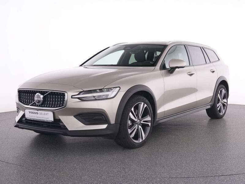 Gebraucht Volvo V60 CC Plus 197 PS (144 kW) 2024 Andere farbe Kombi