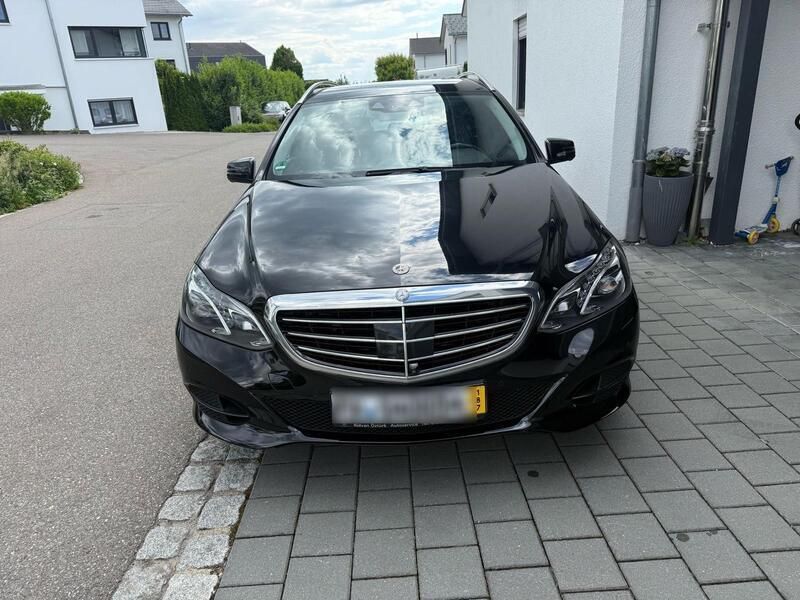 Schwarz Gebraucht 2013 Mercedes E250 Kombi | 11.999 € (Etwas zu teuer) - Bild 1/4