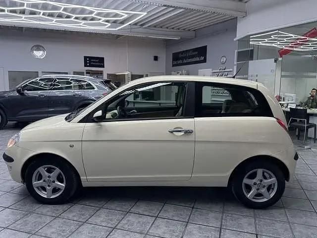 Second-hand Lancia Ypsilon 80 CP (58 kW) 2006 Galben Hatchback