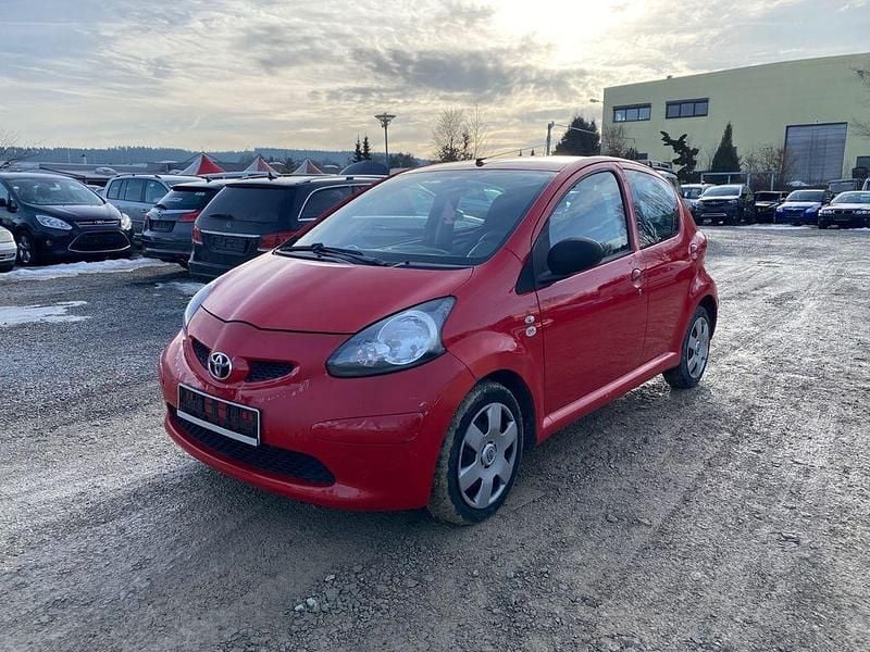 Gebraucht Toyota Aygo Cool 68 PS (50 kW) 2007 Rot Kleinwagen