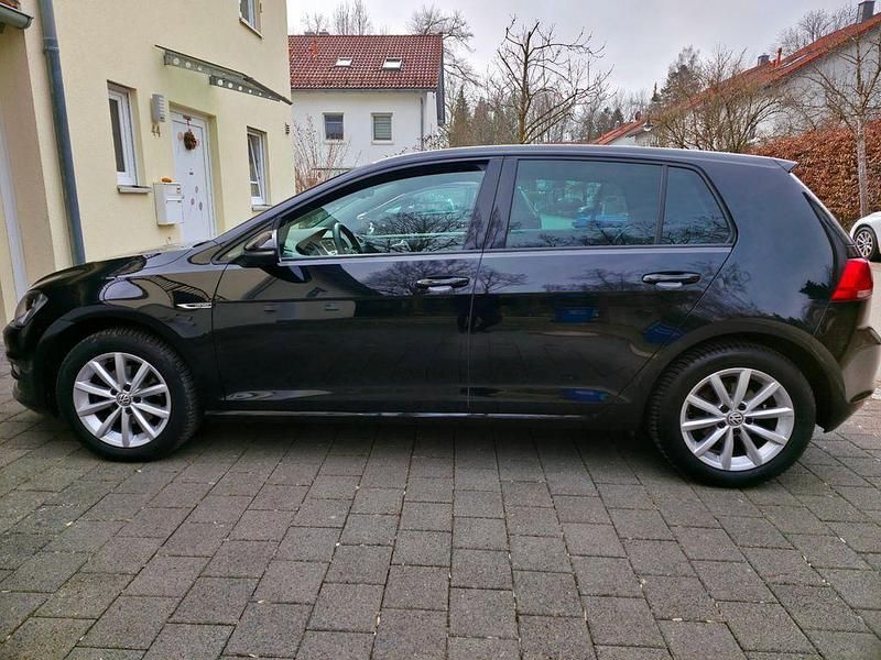 Gebraucht VW Golf VII LOUNGE 110 PS (80 kW) 2016 Schwarz Limousine