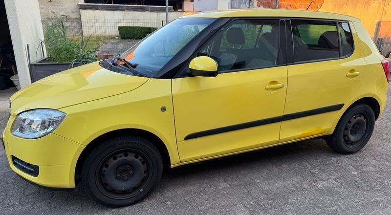 Gelb Gebraucht 2008 Skoda Fabia Classic Limousine | 2.000 € (Guter Preis) - Bild 1/4