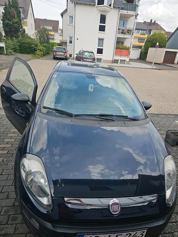 Blau Gebraucht 2010 Fiat Punto Evo Kleinwagen | 2.600 € - Bild 1/4